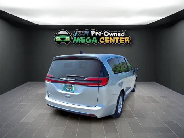 Used 2024 Chrysler Pacifica Touring-L FWD image 26