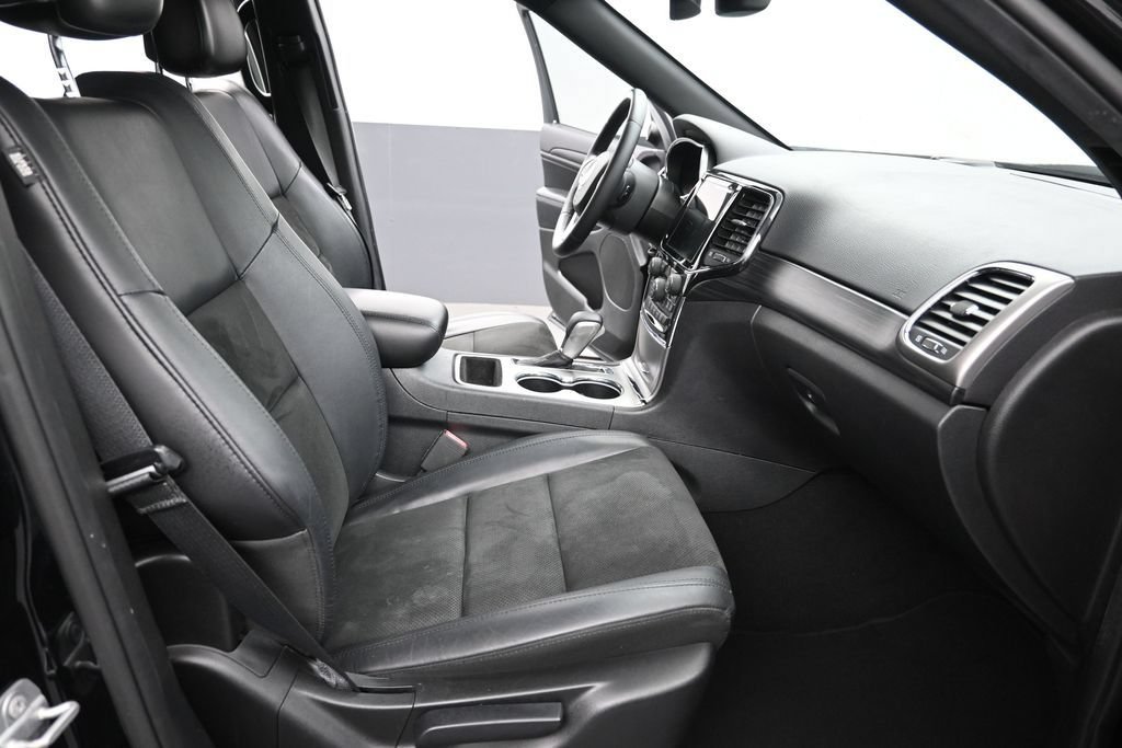 Used 2019 Jeep Grand Cherokee Altitude RWD image 24