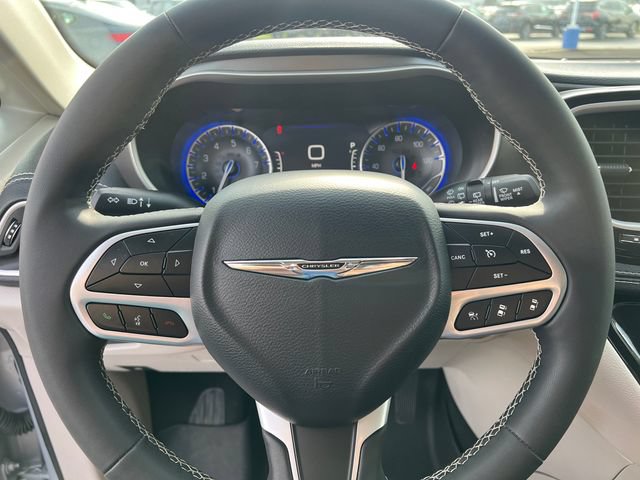 Used 2022 Chrysler Pacifica Touring-L FWD image 15