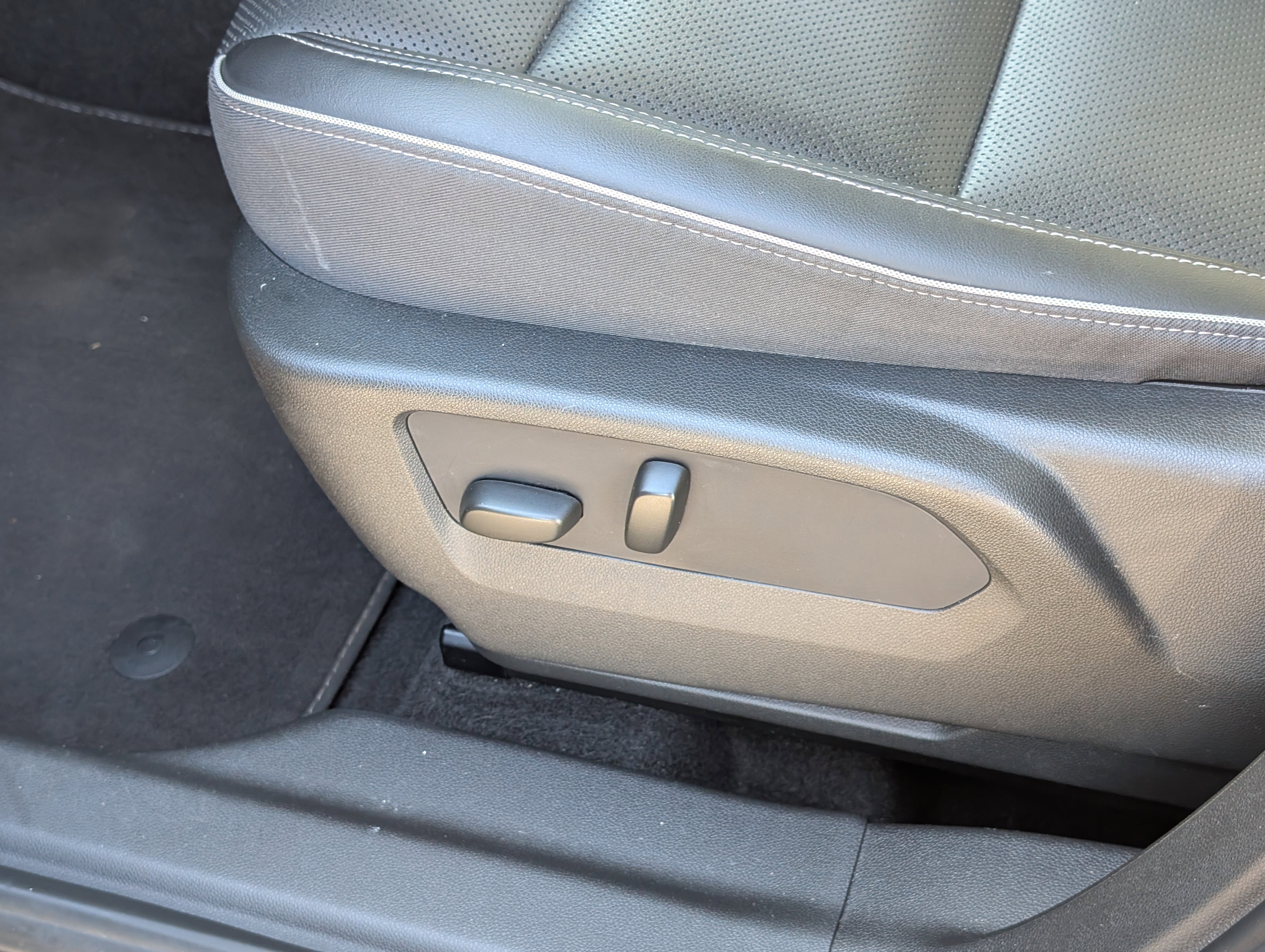 Used 2022 Buick Envision Essence w/ Technology Package I image 21