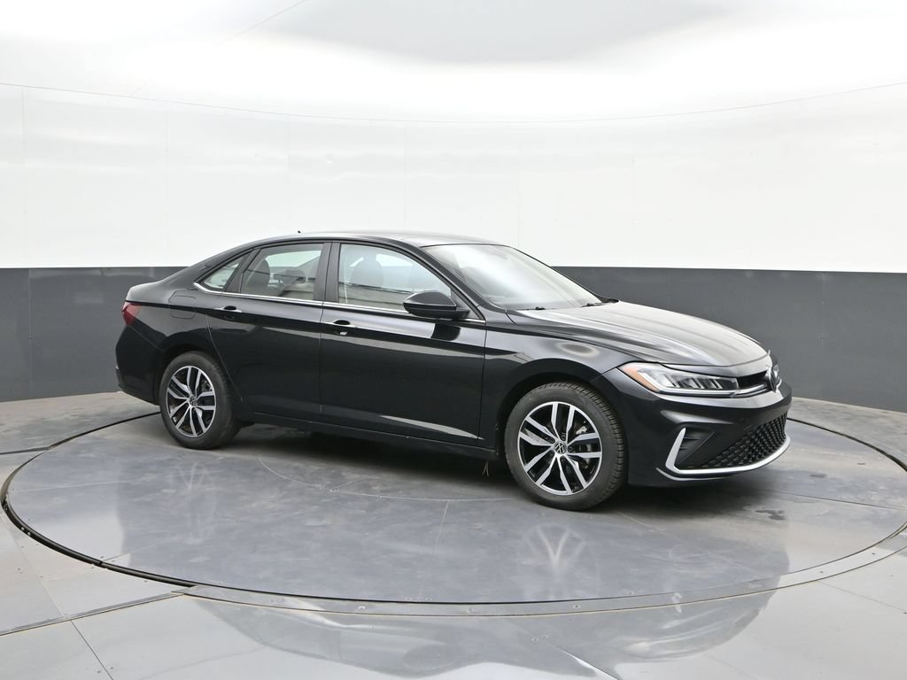 Used 2025 Volkswagen Jetta SE FWD image 15