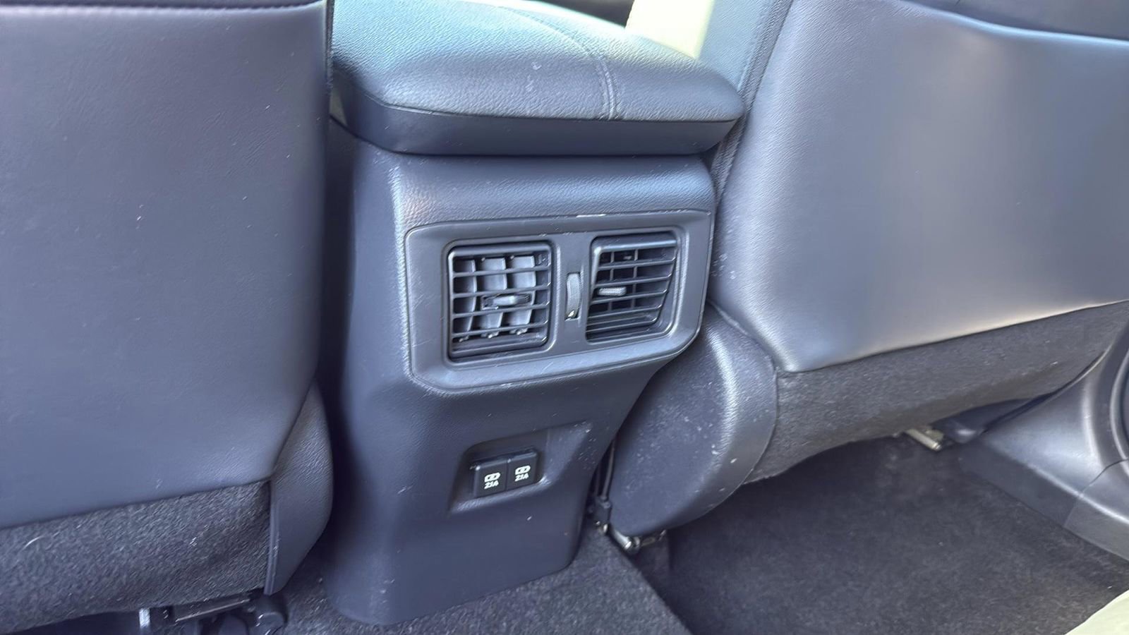 Used 2021 Toyota RAV4 XLE Premium image 28