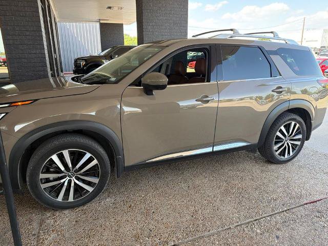 Used 2023 Nissan Pathfinder Platinum