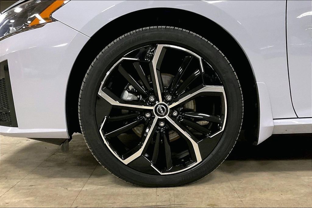 Used 2025 Nissan Altima 2.5 SR image 11