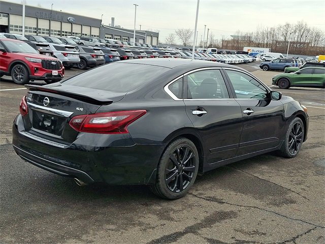 Used 2017 Nissan Altima 2.5 SR w/ Midnight Edition Package image 4