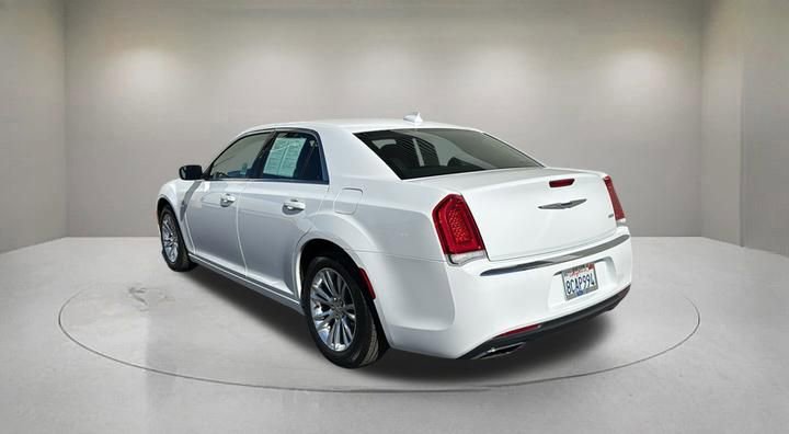 Used 2018 Chrysler 300 Touring L RWD image 3
