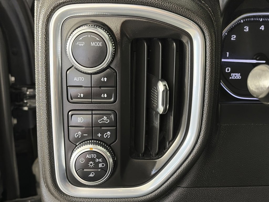Used 2022 GMC Sierra 3500 SLT w/ SLT Premium Package image 24