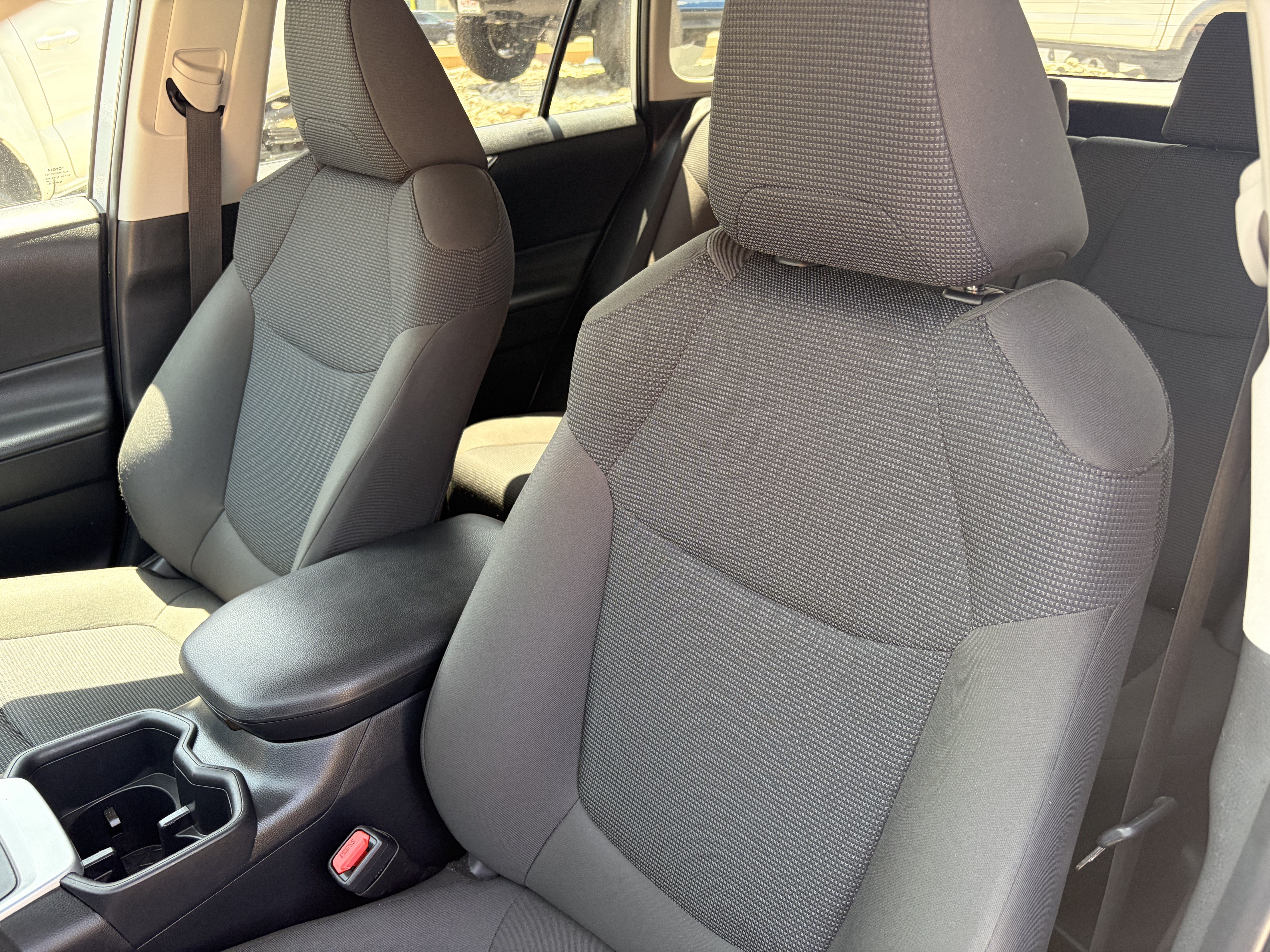 Used 2025 Toyota RAV4 LE AWD/4WD image 9