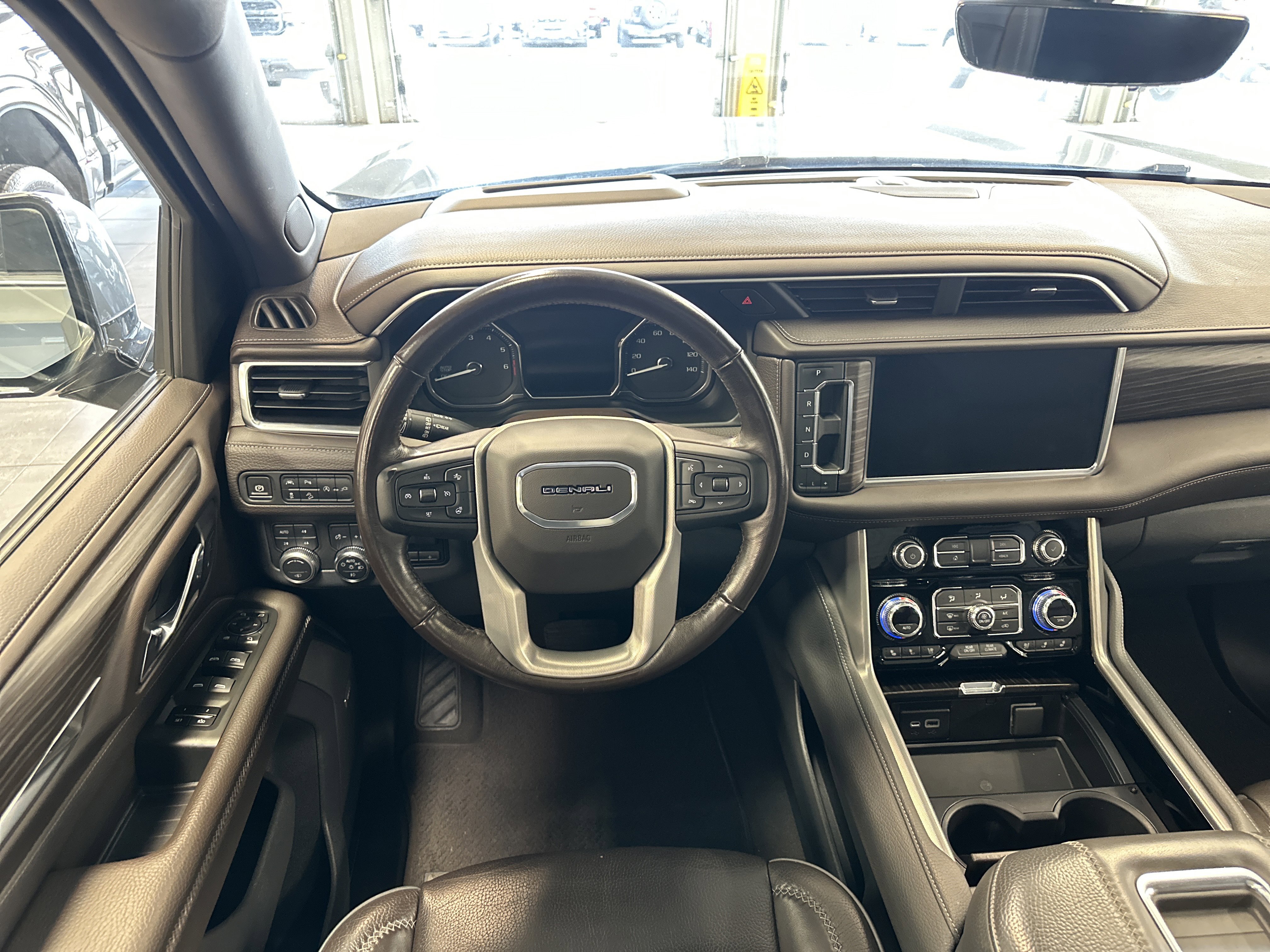 Used 2021 GMC Yukon Denali w/ Denali Premium Package image 2