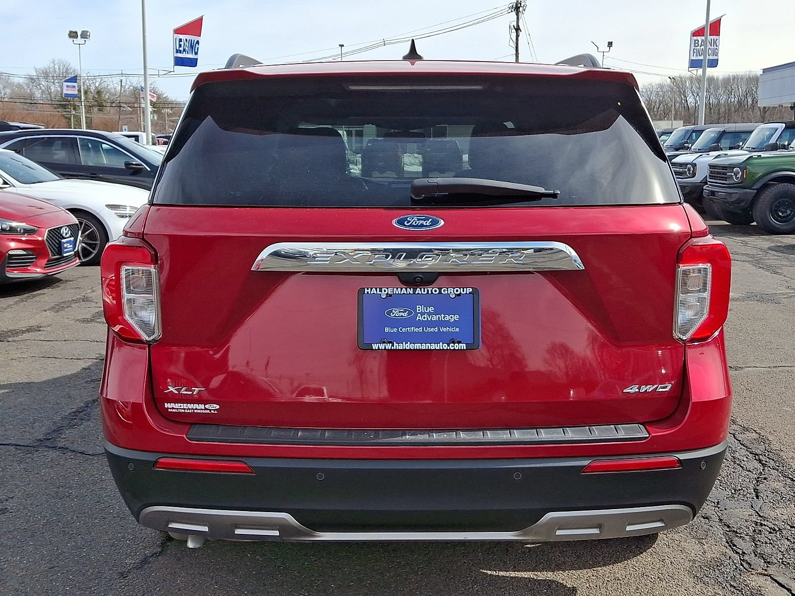 Certified 2022 Ford Explorer XLT w/ Equipment Group 202A AWD/4WD image 5