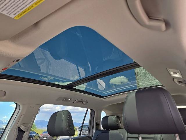 Used 2023 Volkswagen Tiguan SE w/ Panoramic Sunroof Package FWD image 39
