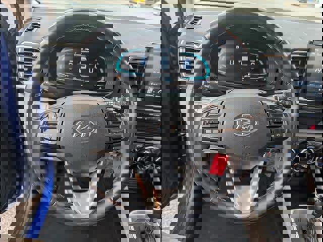 Used 2023 Hyundai Venue SEL image 8