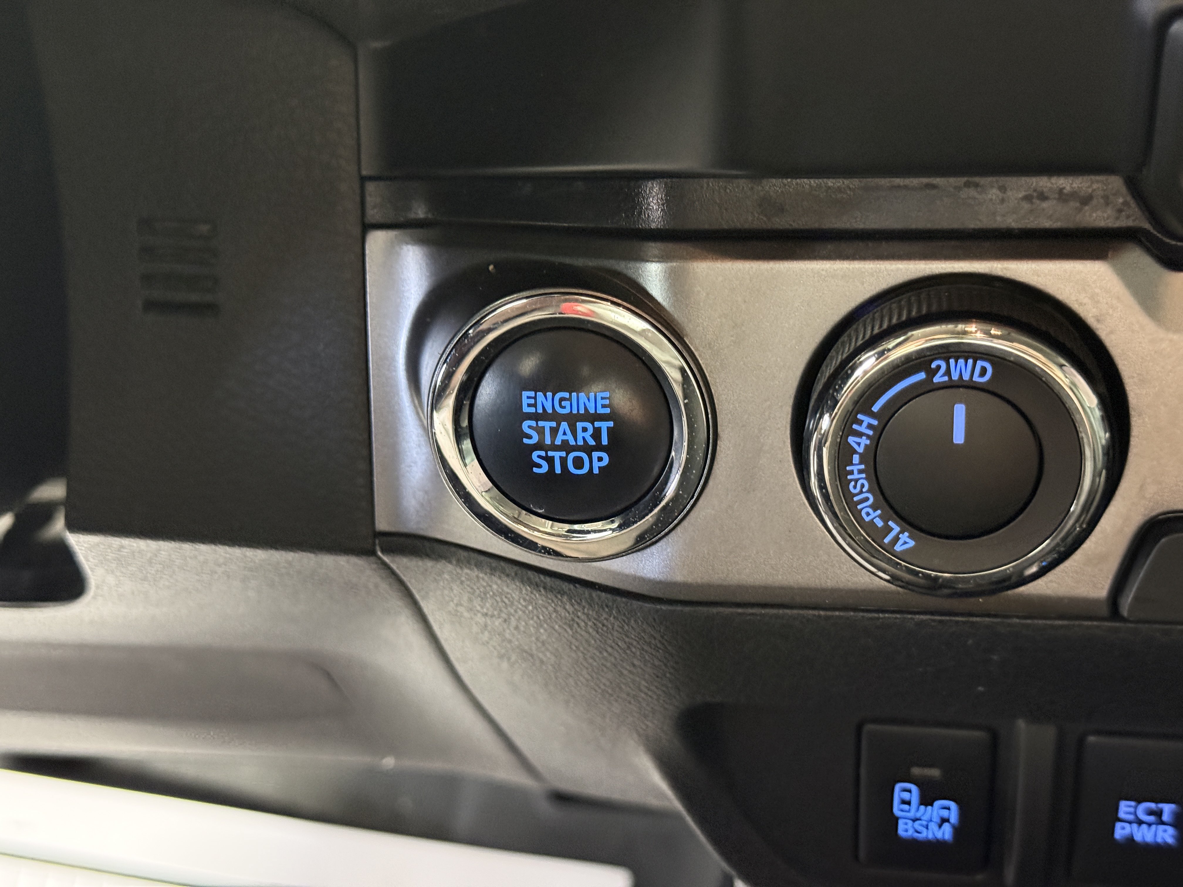 Used 2023 Toyota Tacoma SR5 w/ Technology Package AWD/4WD image 27