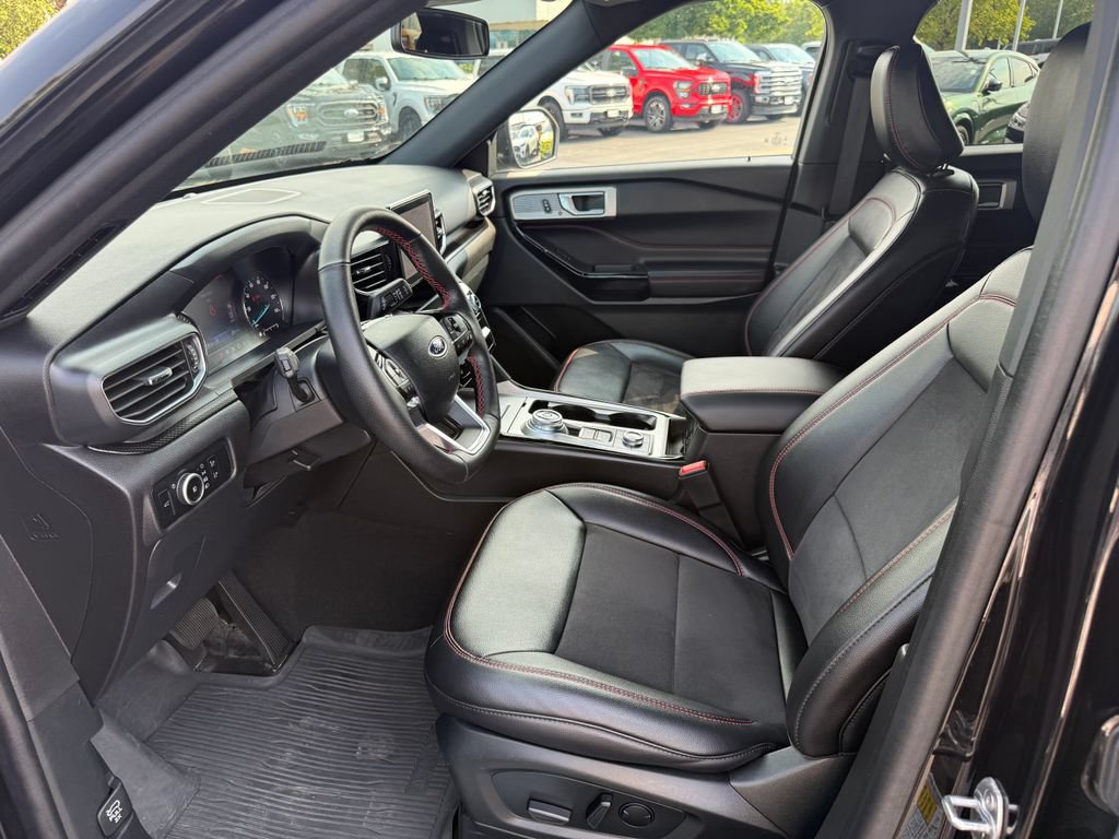 Certified 2024 Ford Explorer ST-Line w/ Class IV Trailer Tow Package AWD/4WD image 17