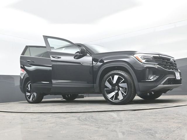 Used 2024 Volkswagen Atlas Cross Sport SE AWD/4WD image 28