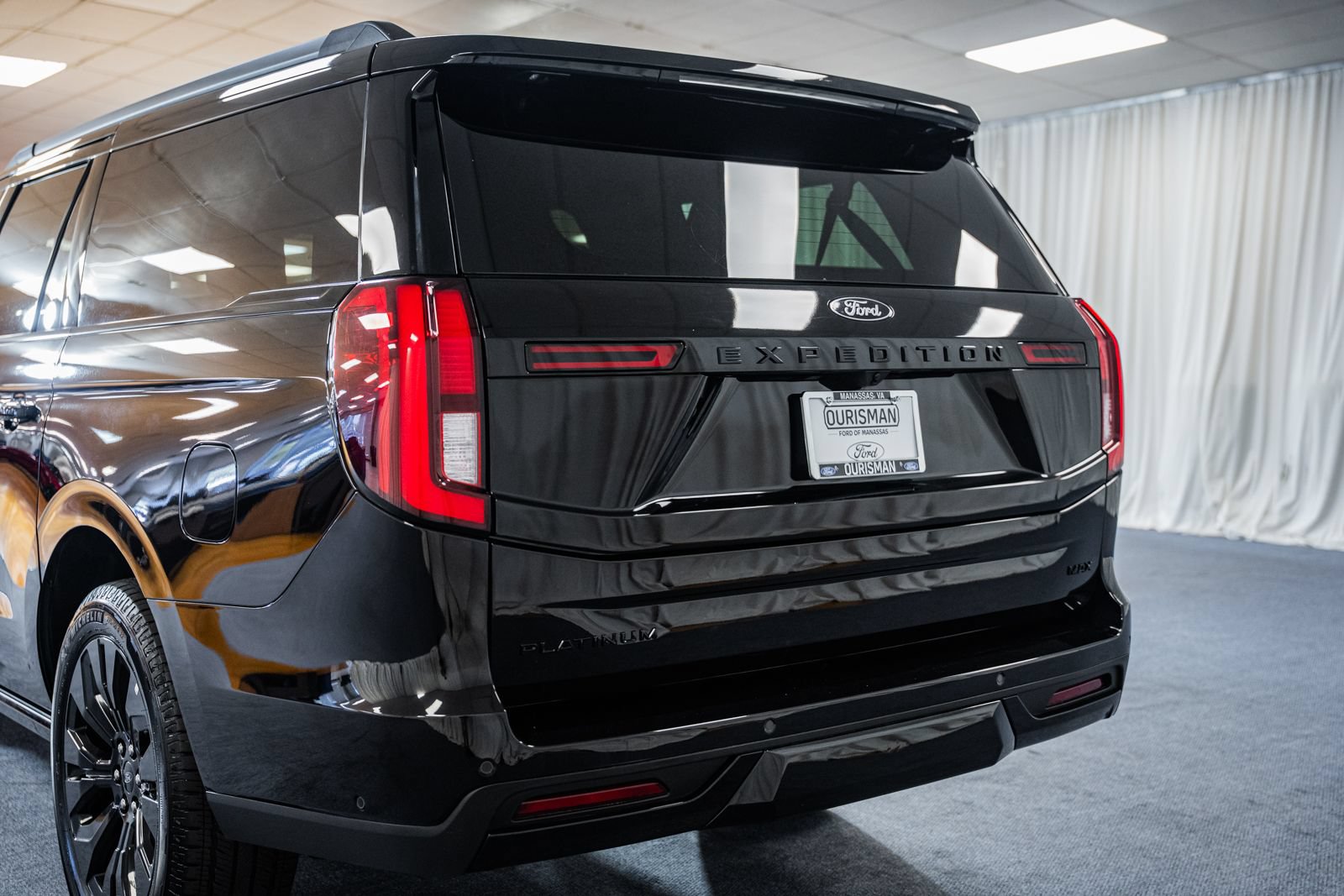 Certified 2025 Ford Expedition Max Platinum w/ Stealth Appearance Package AWD/4WD image 6