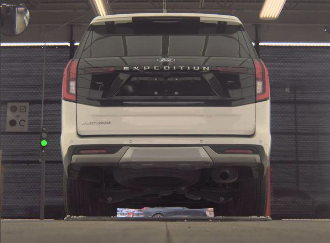 Certified 2025 Ford Expedition Platinum image 3