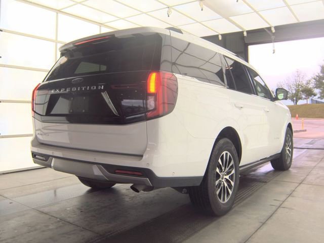 Certified 2025 Ford Expedition Platinum AWD/4WD image 4