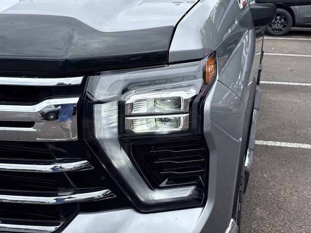 Used 2025 Chevrolet Silverado 2500 LTZ w/ LTZ Premium Package AWD/4WD image 11