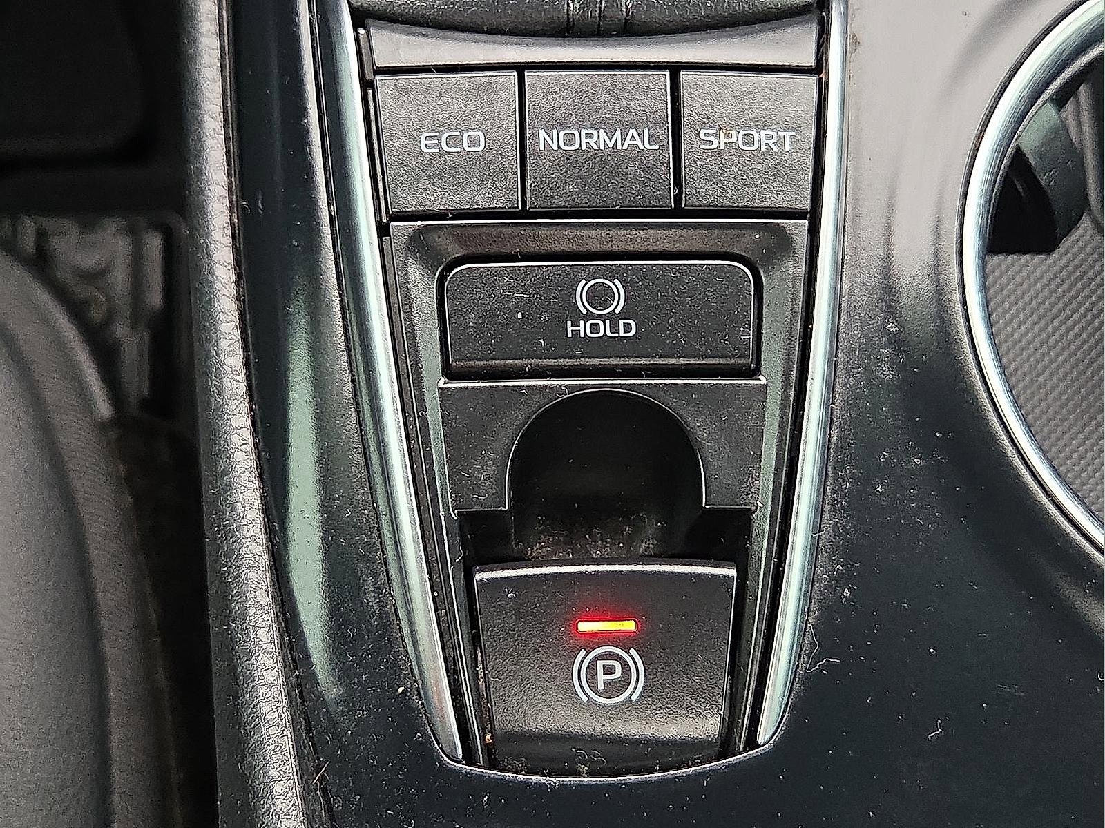 Used 2020 Toyota Camry XSE image 18