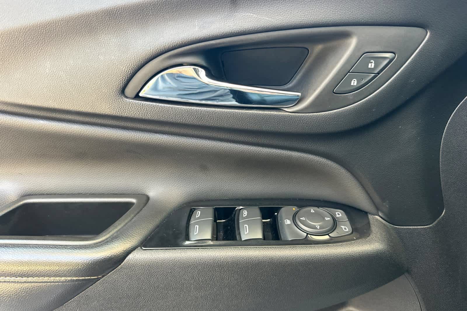 Used 2023 Chevrolet Equinox Premier AWD/4WD image 12