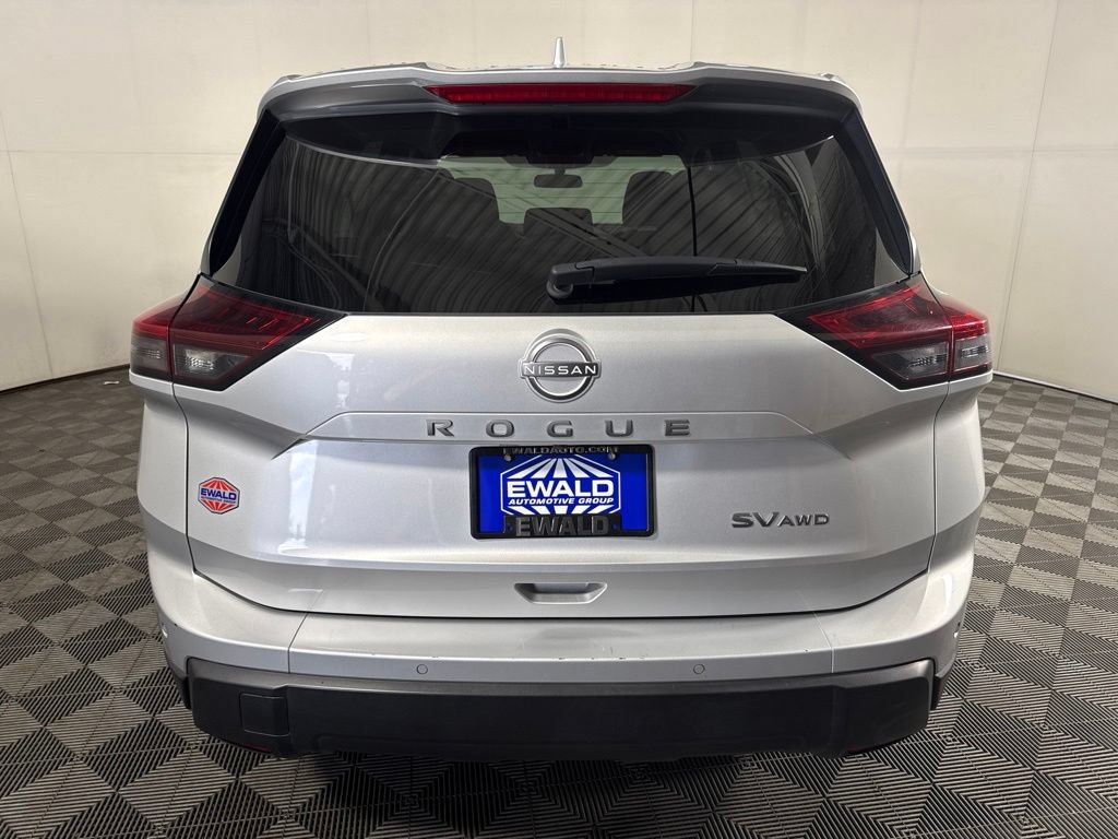 Used 2024 Nissan Rogue SV AWD/4WD image 8