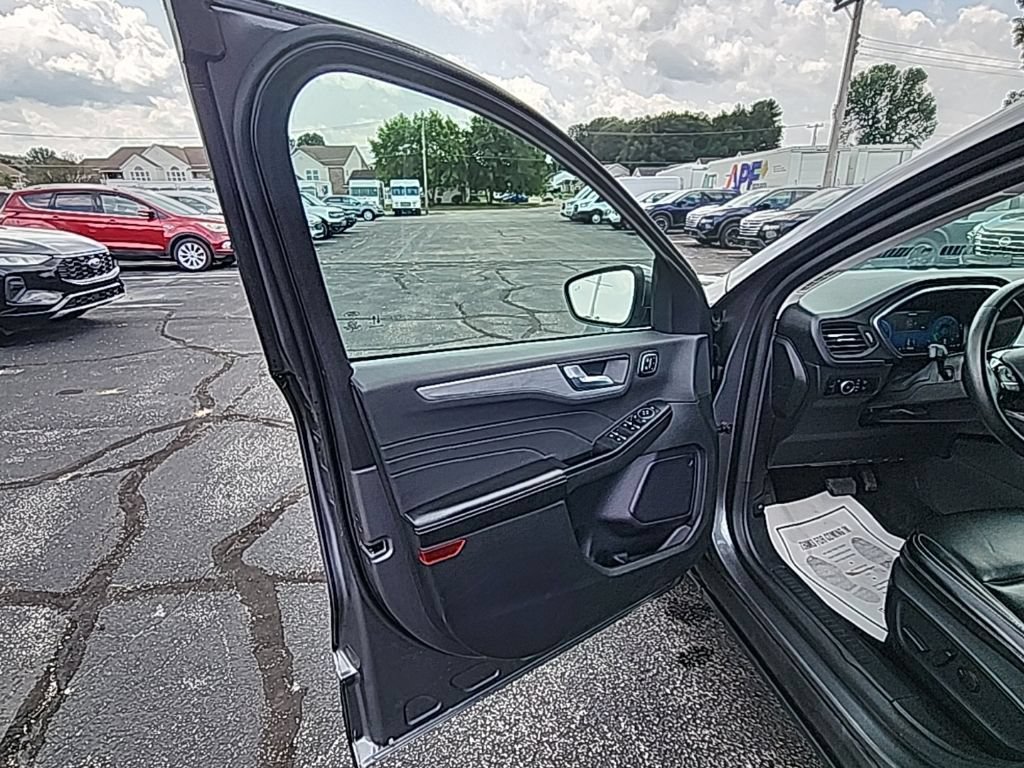 Certified 2024 Ford Escape Platinum AWD/4WD image 23
