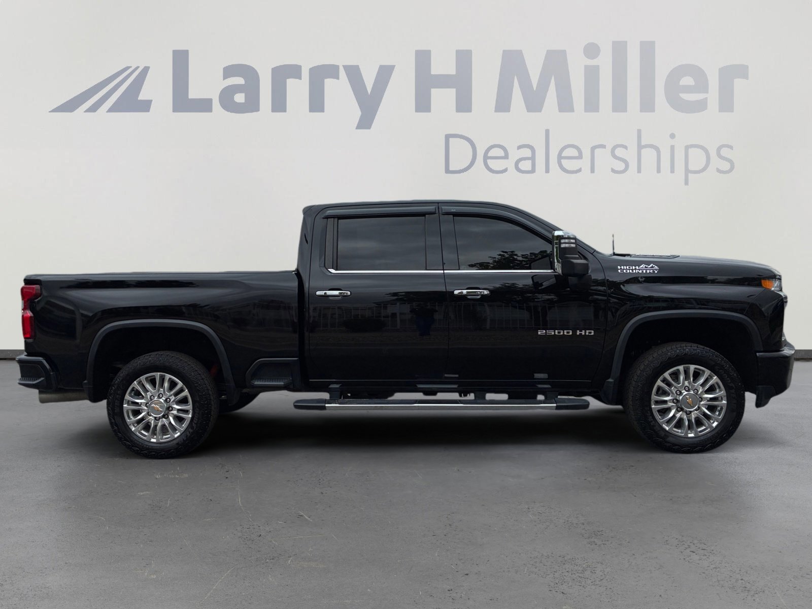 Used 2022 Chevrolet Silverado 2500 High Country w/ Safety Package II AWD/4WD image 6