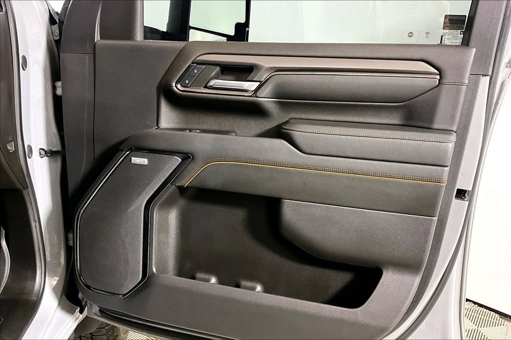 Used 2024 GMC Sierra 2500 AT4 w/ AT4 Premium Plus Package AWD/4WD image 18