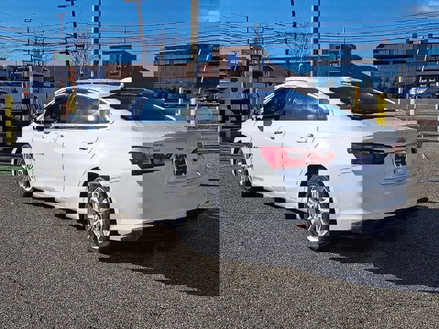 Used 2018 Chevrolet Malibu LT image 4