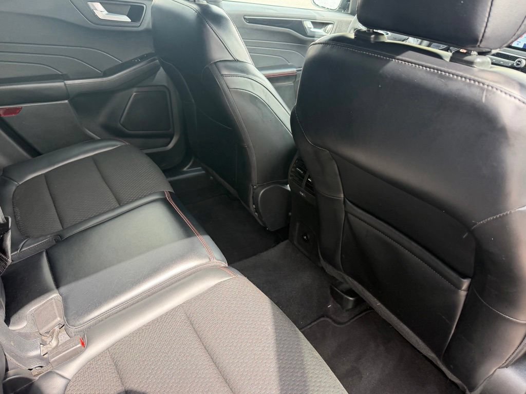 Certified 2025 Ford Escape ST-Line Select AWD/4WD image 44