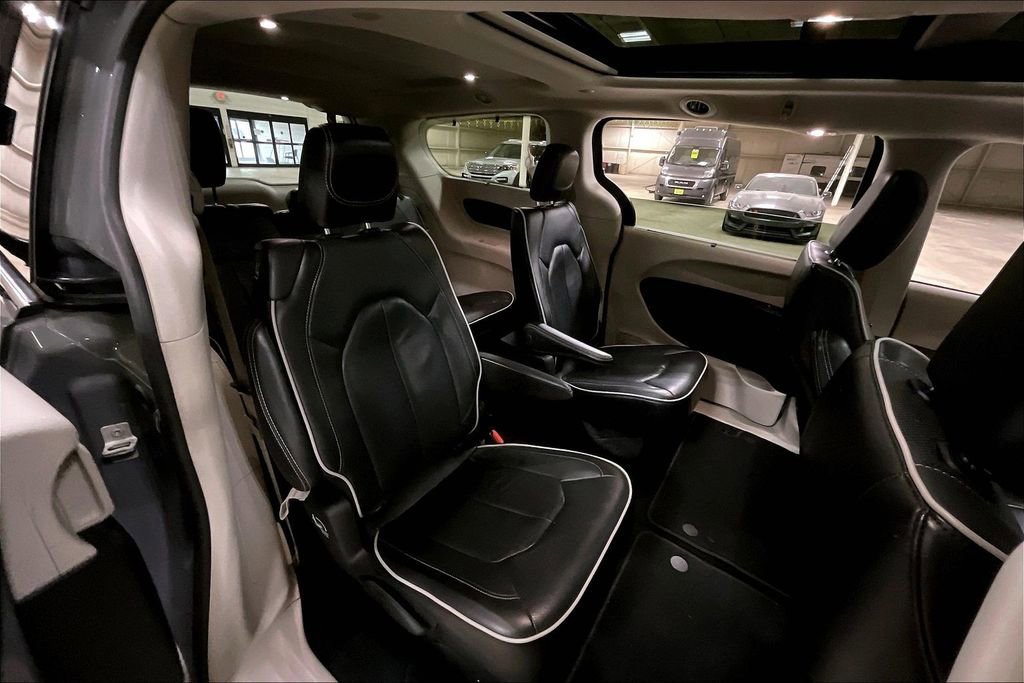 Used 2023 Chrysler Pacifica Limited image 26
