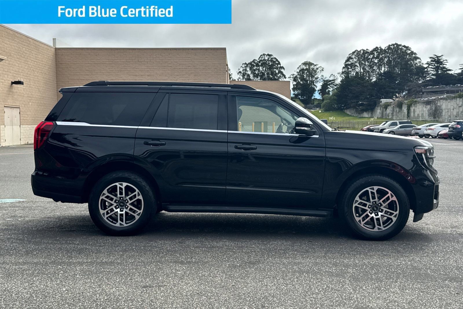 Certified 2025 Ford Expedition Active image 3