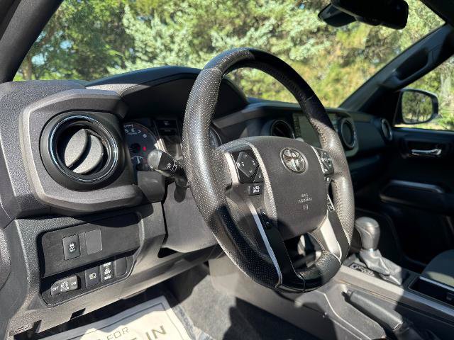 Used 2021 Toyota Tacoma TRD Off-Road w/ Technology Package AWD/4WD image 12