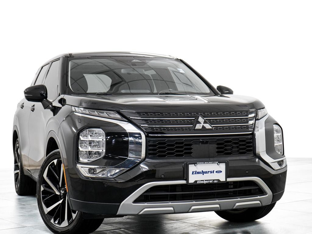 Used 2023 Mitsubishi Outlander SE FWD image 3