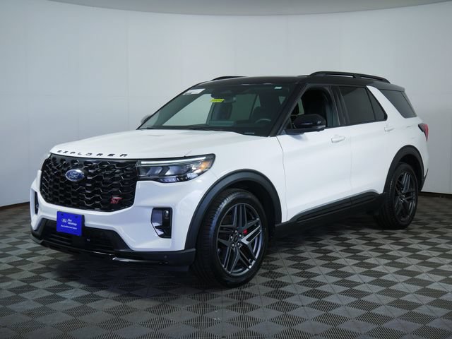 Certified 2025 Ford Explorer ST AWD/4WD image 5