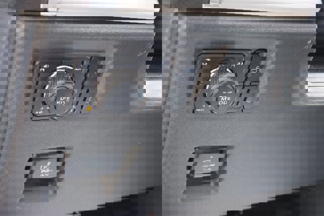 Certified 2025 Ford Expedition Active image 26