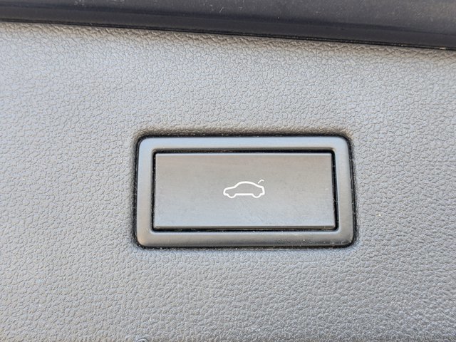 Used 2018 Volkswagen Tiguan SEL w/ R-Line Package image 35