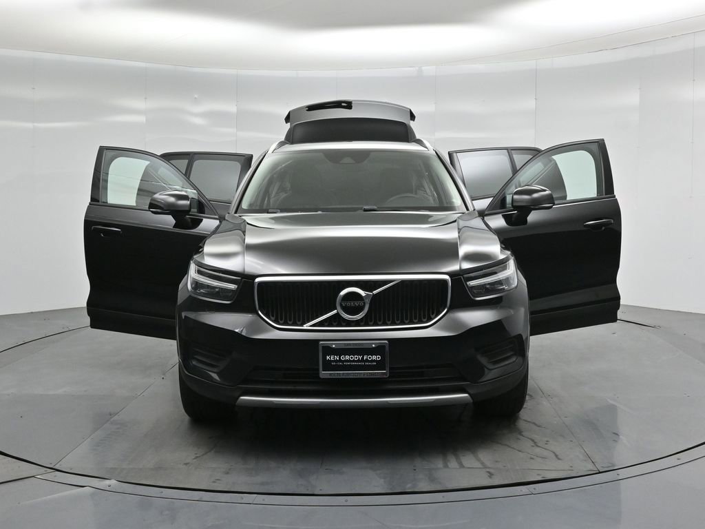Used 2022 Volvo XC40 T5 Momentum image 29