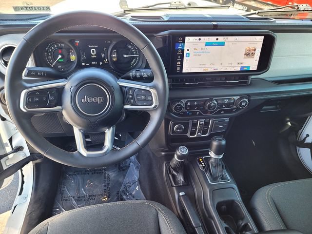 Used 2024 Jeep Wrangler Unlimited Sahara AWD/4WD image 9