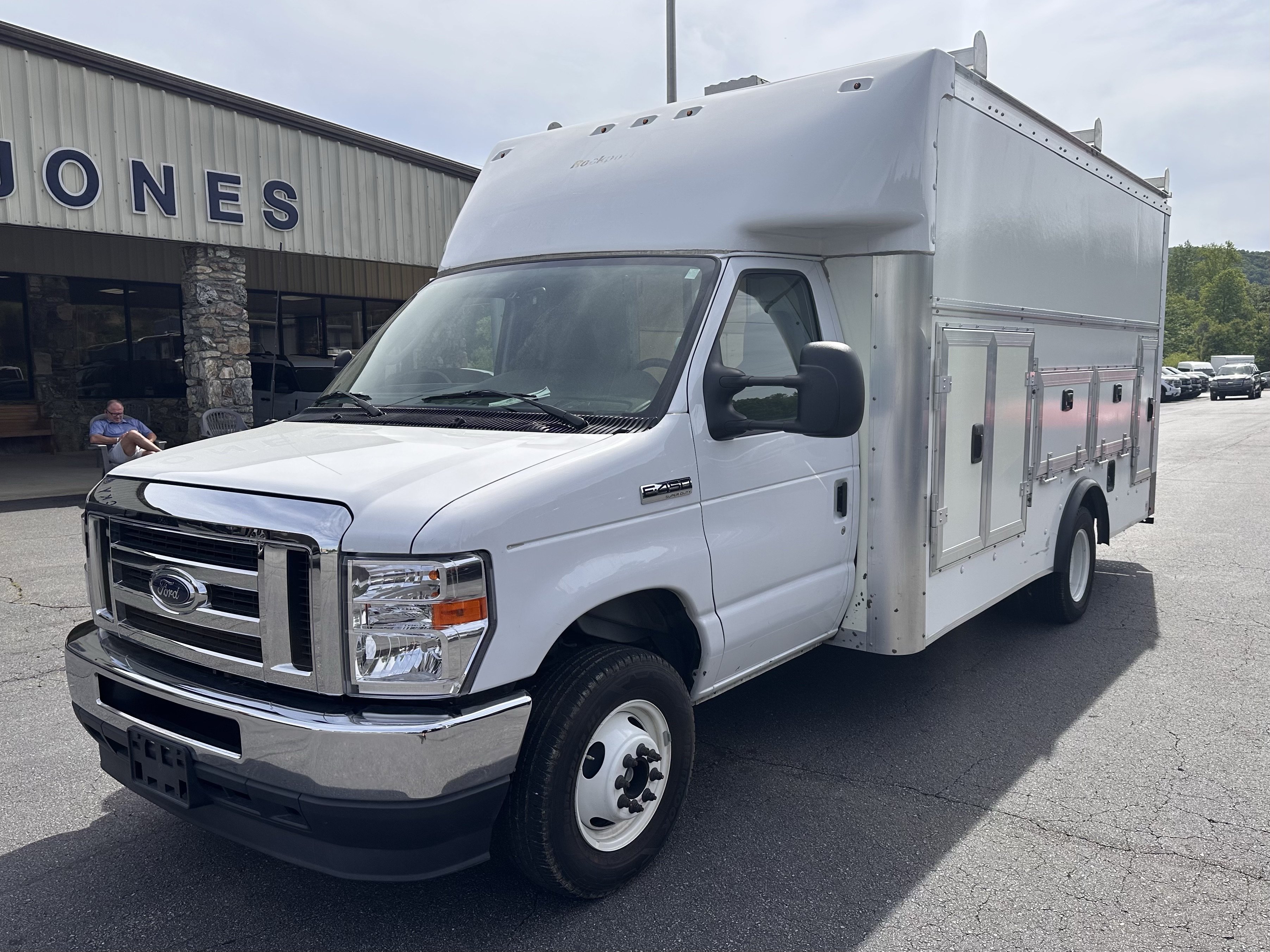 Certified 2024 Ford E-450 and Econoline 450 Super Duty w/ Power Windows & Locks Group RWD image 2