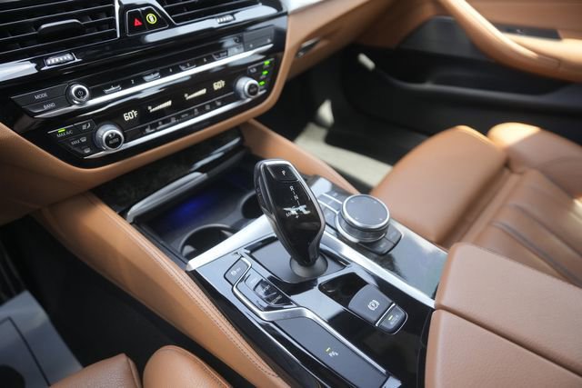 Used 2020 BMW 540i w/ M Sport Package image 28