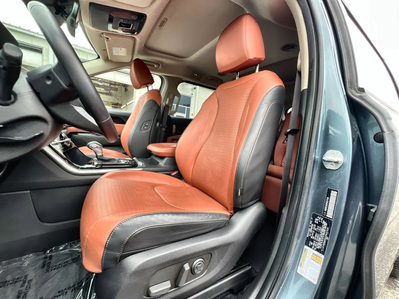 Used 2023 Kia Carnival SX Prestige image 13