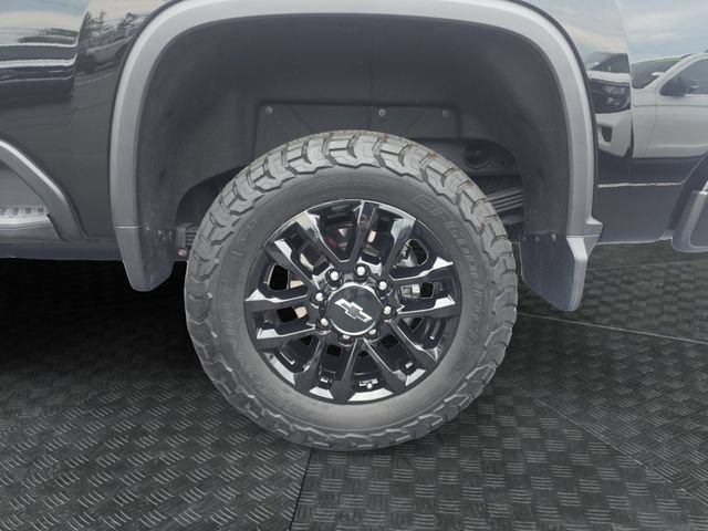 Used 2025 Chevrolet Silverado 2500 LTZ w/ LTZ Plus Package AWD/4WD image 14