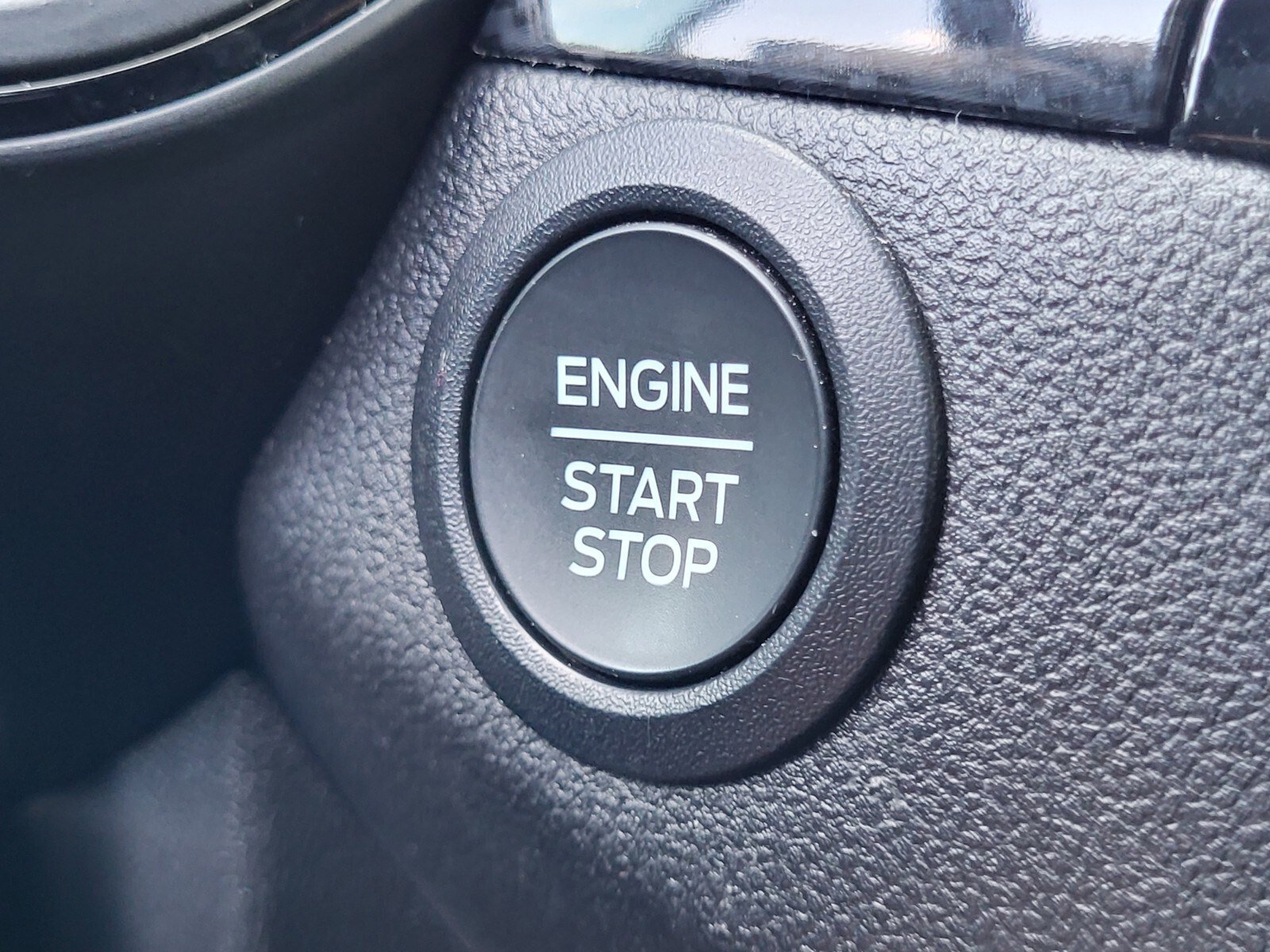Certified 2025 Ford Escape ST-Line FWD image 25