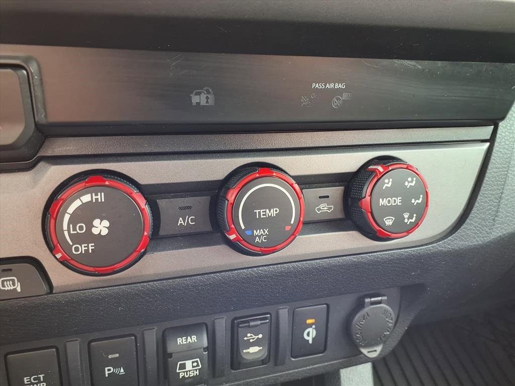 Used 2019 Toyota Tacoma TRD Sport w/ Technology Package image 21