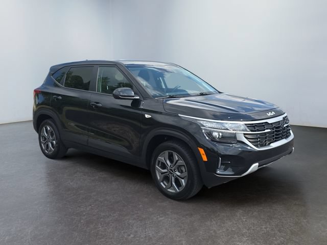 Used 2024 Kia Seltos LX AWD/4WD image 7