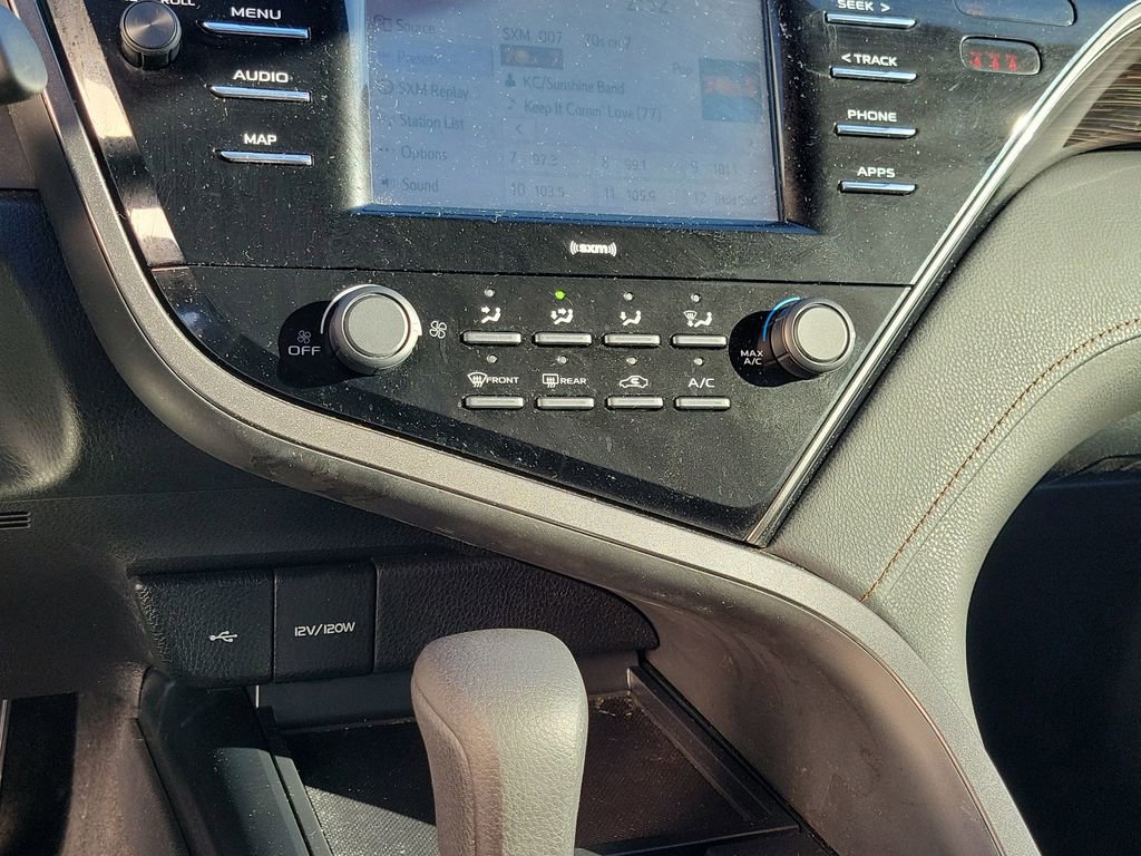 Used 2020 Toyota Camry LE image 28