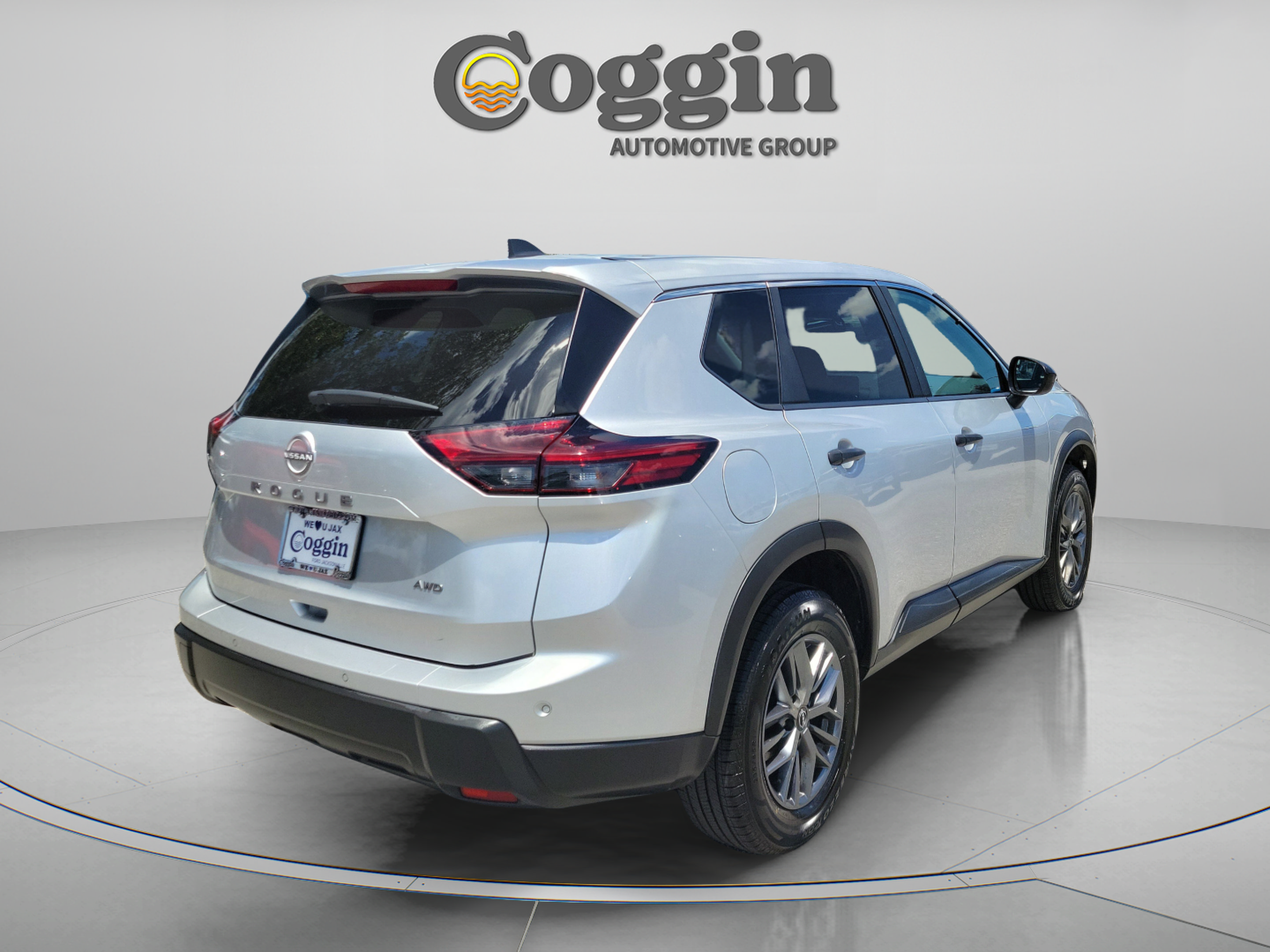 Used 2024 Nissan Rogue S AWD/4WD image 3