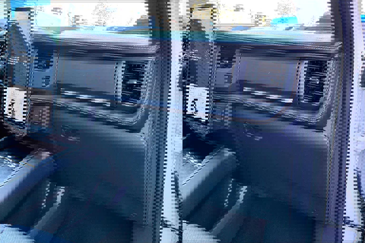 Certified 2023 Ford Expedition Platinum image 19